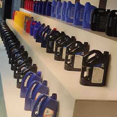 কেনা কারখানার তৈরি গরম বিক্রয় 1-5L লুব্রিকেন্ট ফিলিং লাইন 1000-5000BPH 1000ml-5000ml online manufacture