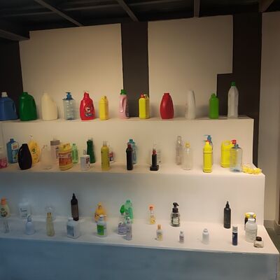 সম্পূর্ণ স্বয়ংক্রিয় সাধারণ ডিটারজেন্ট ফিলিং ক্যাপিং লেবেলিং মেশিন কারখানা তৈরি