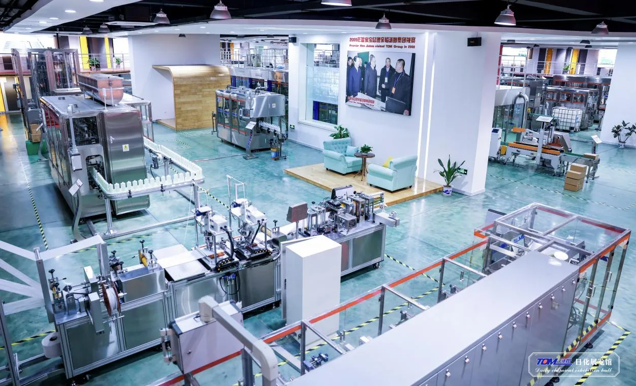 ওডিএম স্বয়ংক্রিয় তরল মাল্টি-হেড একচেটিয়া পেটেন্টযুক্ত অ্যান্টিফ্রিজ এবং তেল বোতল ভর্তি মেশিন 15