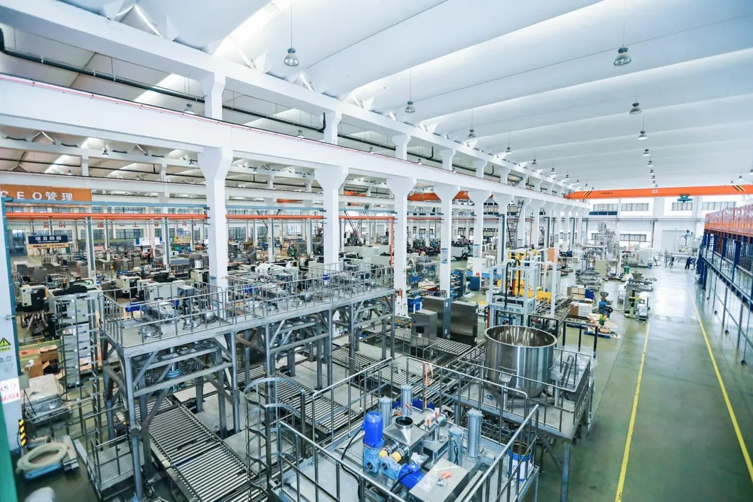 শিল্পের জন্য স্বয়ংক্রিয় রাসায়নিক লুব্রিকেন্ট ফিলিং মেশিন 9